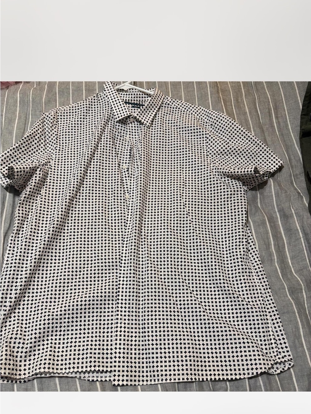 Perry Ellis Black & White Geometric Short-Sleeve Button-Up Shirt